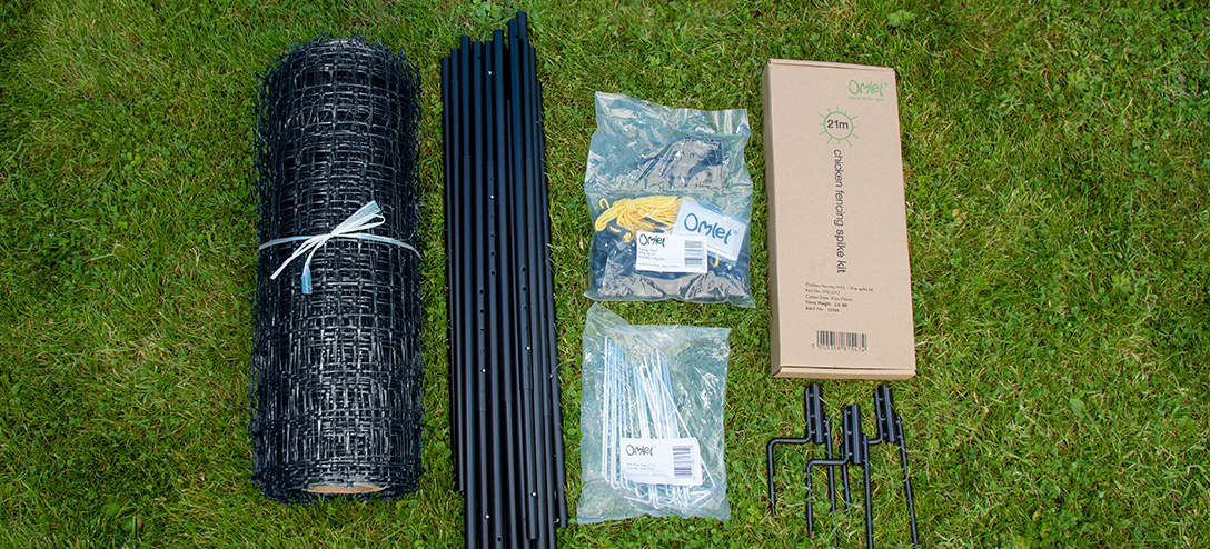the components that you will receive with the omlet chicken fencing