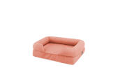 Un petit lit de 24 traversins en mousse à mémoire de forme en rose