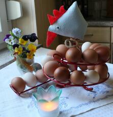 Una pattumiera piena di uova