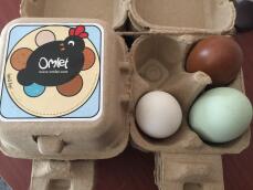 Omlet caja de huevos y huevos
