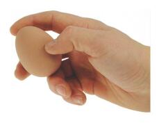 Realistyczne gumowe jajko do odbijania