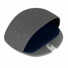 Graue kunststoffplattform für den außenbereich mit blauem kissen und höhlenzubehör für das Omlet Freestyle kratzbaum-spielsystem