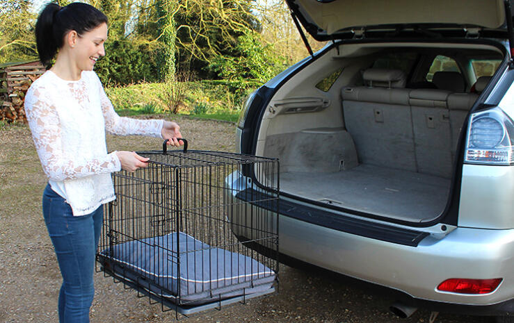 La jaula Fido Classic de Omlet es fácil de montar y transportar, ideal para llevarla en el coche