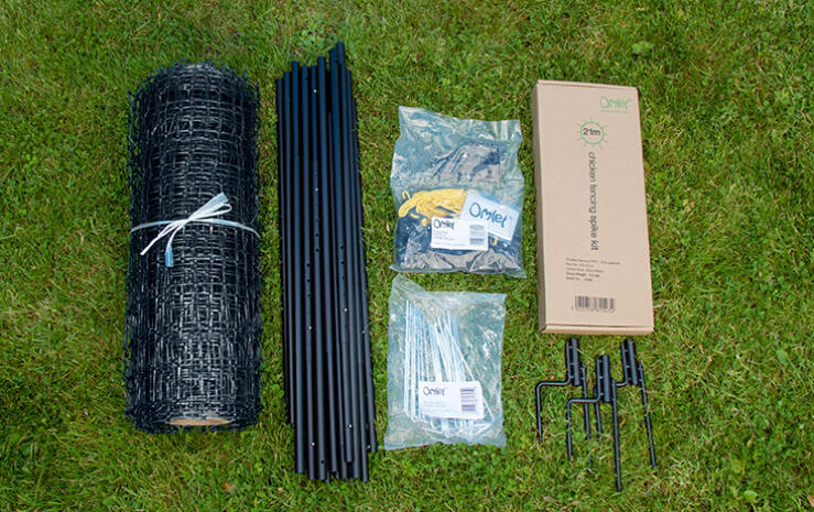 the components that you will receive with the omlet chicken fencing