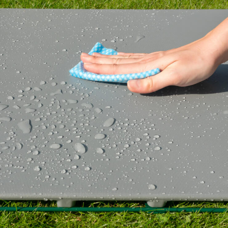 Zippi-plattformarna är vattentäta och lätta att torka av. De har också en halksäker yta så att de kan användas i alla väder.