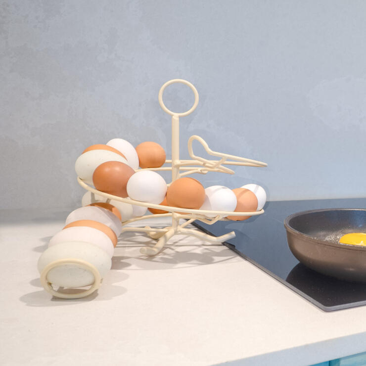 Cremefarvet æggeholder i et køkken